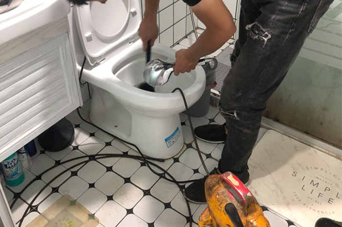 烟台马桶堵塞自己疏通还是找师傅?专业上门服务让你省时更省心