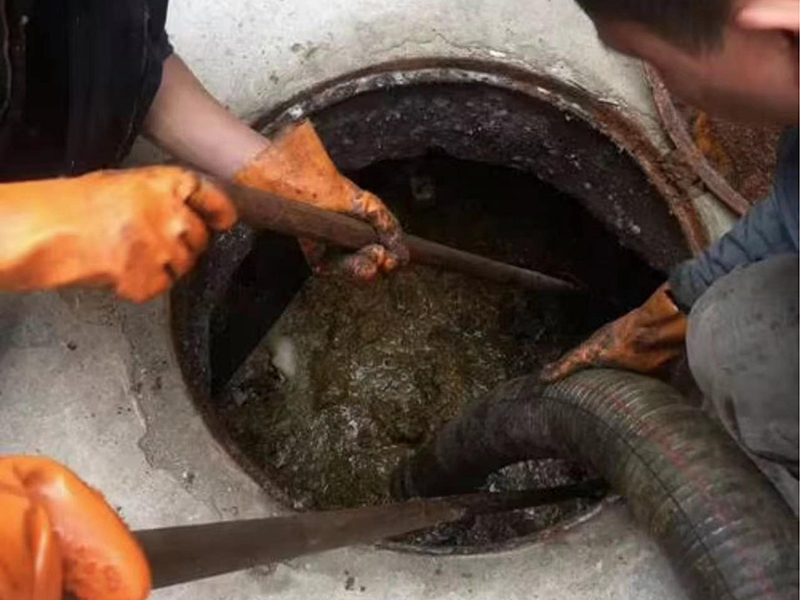 烟台清理化粪池时如何避免沼气的危害?